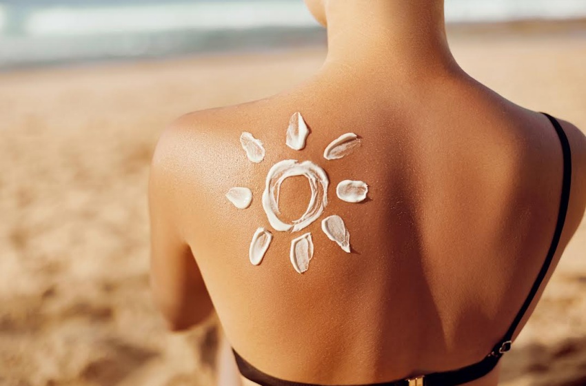 Dermatólogo entrega recomendaciones para cuidar la piel del sol y disfrutar del verano